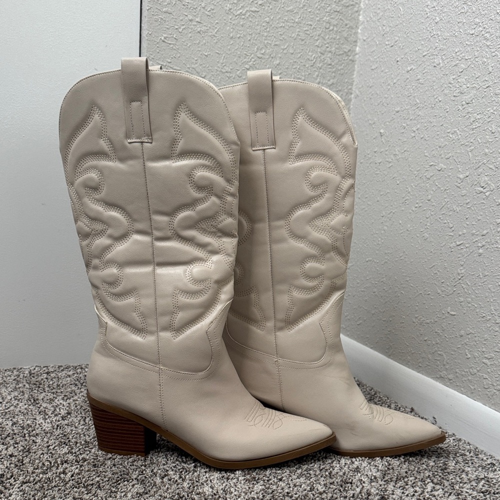 Chic Beige Heeled Western Boots